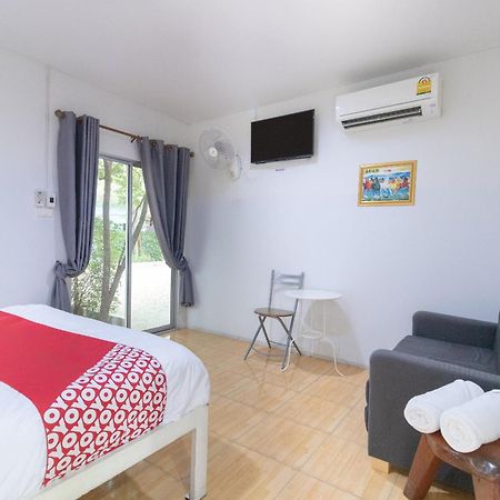 Oyo 644 Pong Pai House Hotel Bangkok Luaran gambar