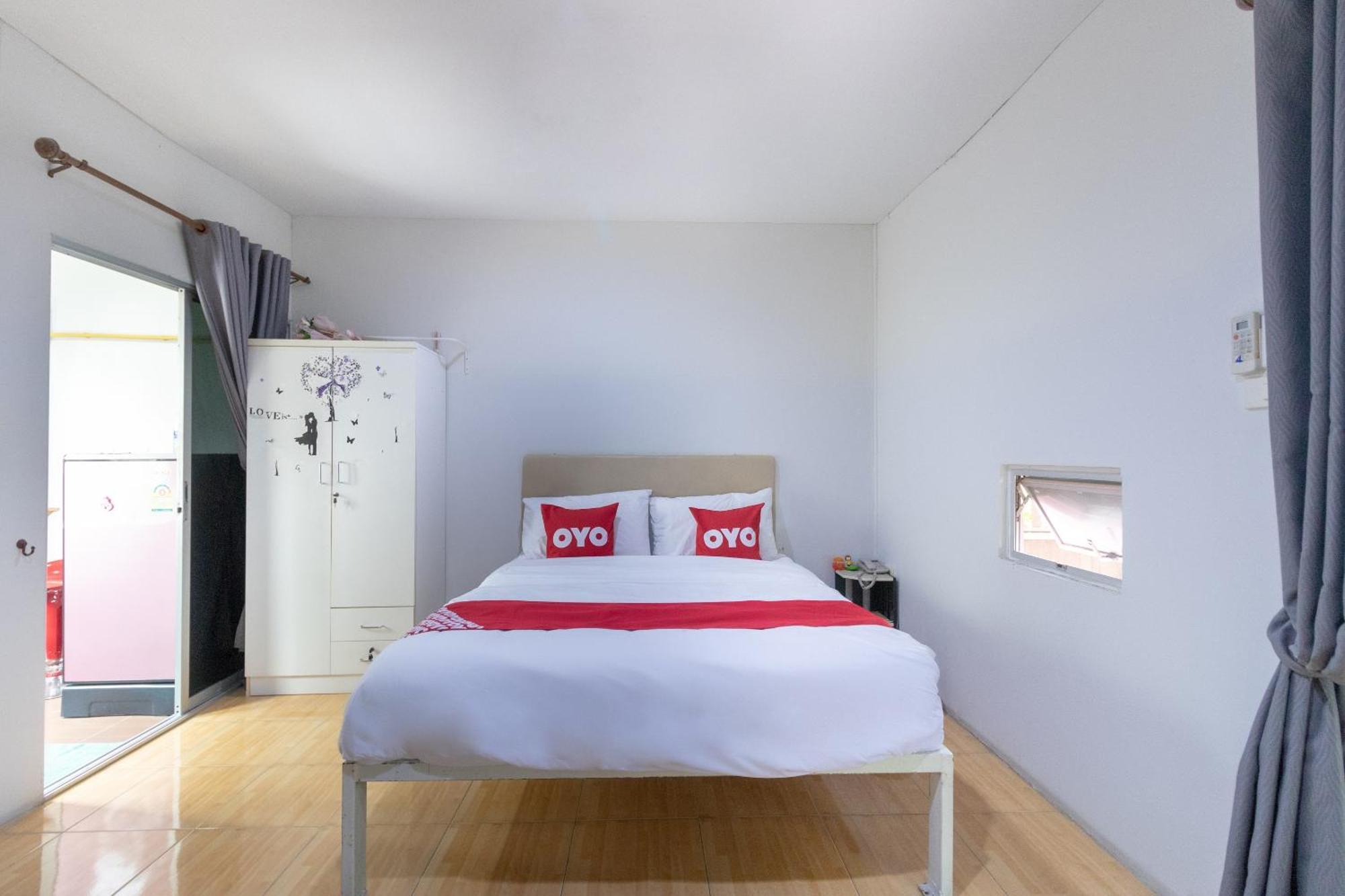 Oyo 644 Pong Pai House Hotel Bangkok Luaran gambar